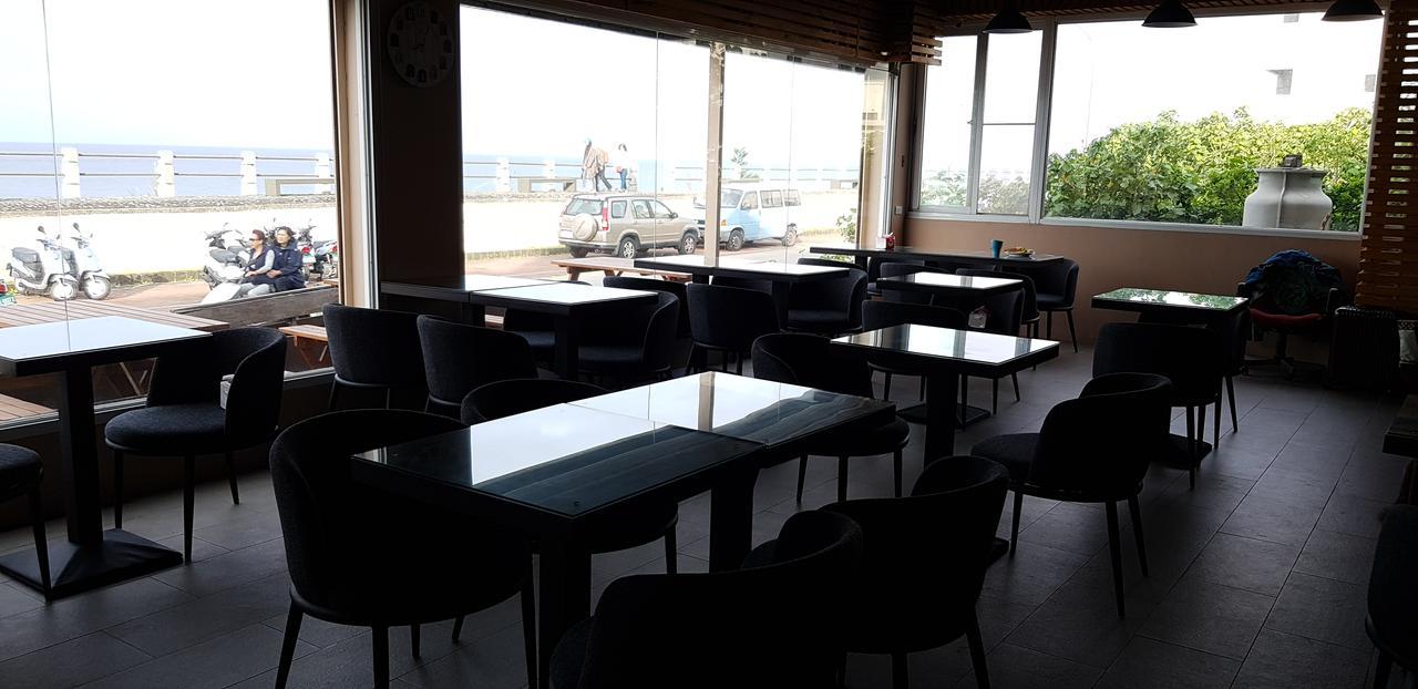 綠島 綠堤濱海旅店 Acomodação com café da manhã Ilha Verde Exterior foto